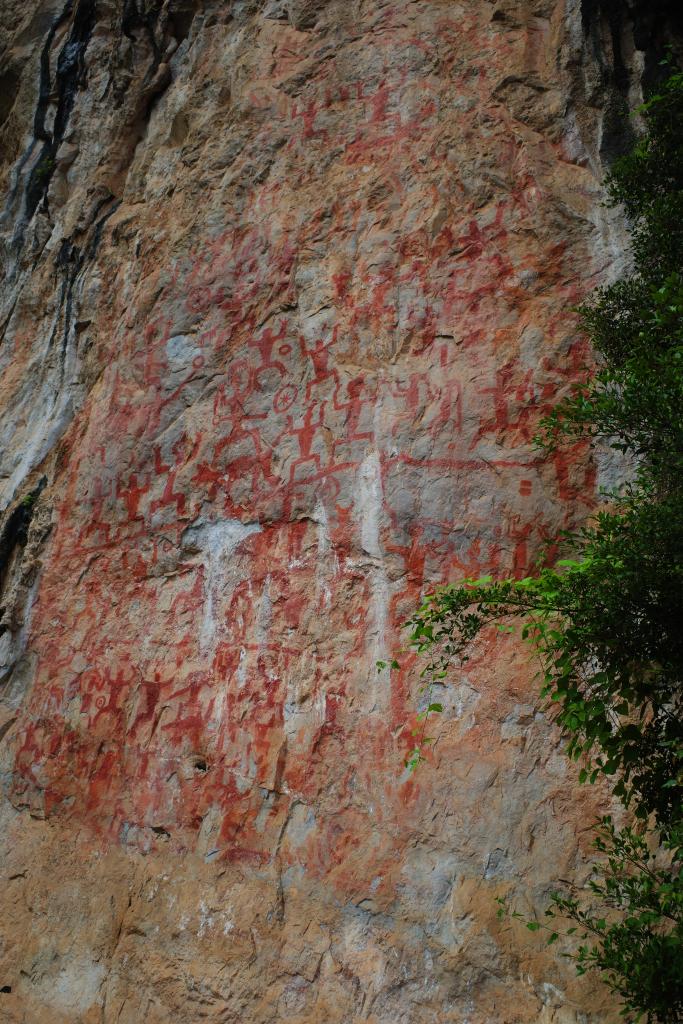 两千年前的花山岩画铺展中华民族多元一体画卷
