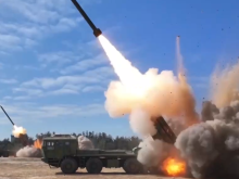 解放军东部战区“正义使命-2025”演习进入第二天 多军种开展联合立体火力打击