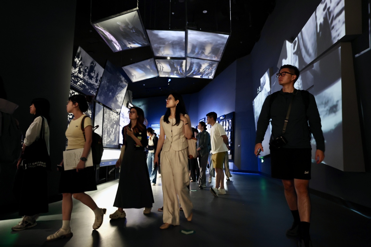 《为了民族解放与世界和平》主题展览在京开幕