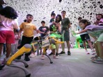 中国智能机器狗 新加坡当“导游”