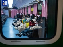 杭州东站用绿皮车提供免费住宿 旅客点赞：可以睡个安稳觉