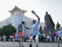 机器人“舞”动榕城