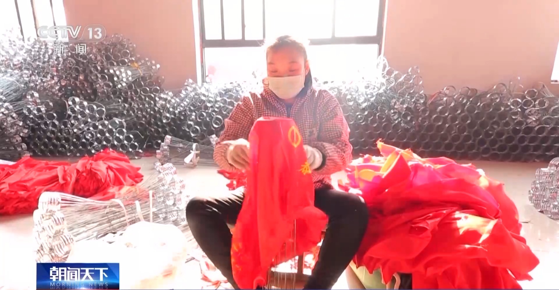 烟花走俏 麻将机大卖……外国人怎么过春节？中国节日“玩法”走向世界