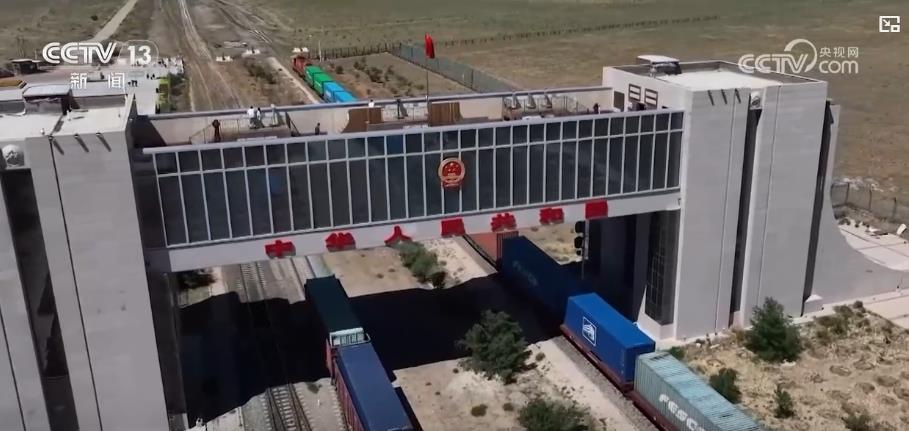 中欧班列密集开行助推“落地经济” 激活周边地区发展新动能