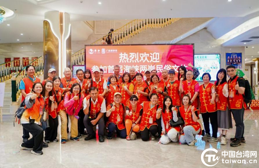 首届海峡两岸民俗文体汇乙巳端午海上龙舟汇演在汕尾品清湖举行