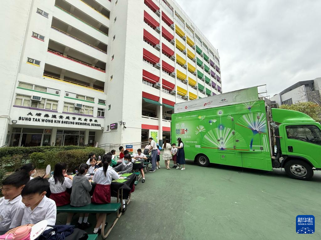 香港书香满城 市民“阅”享春光