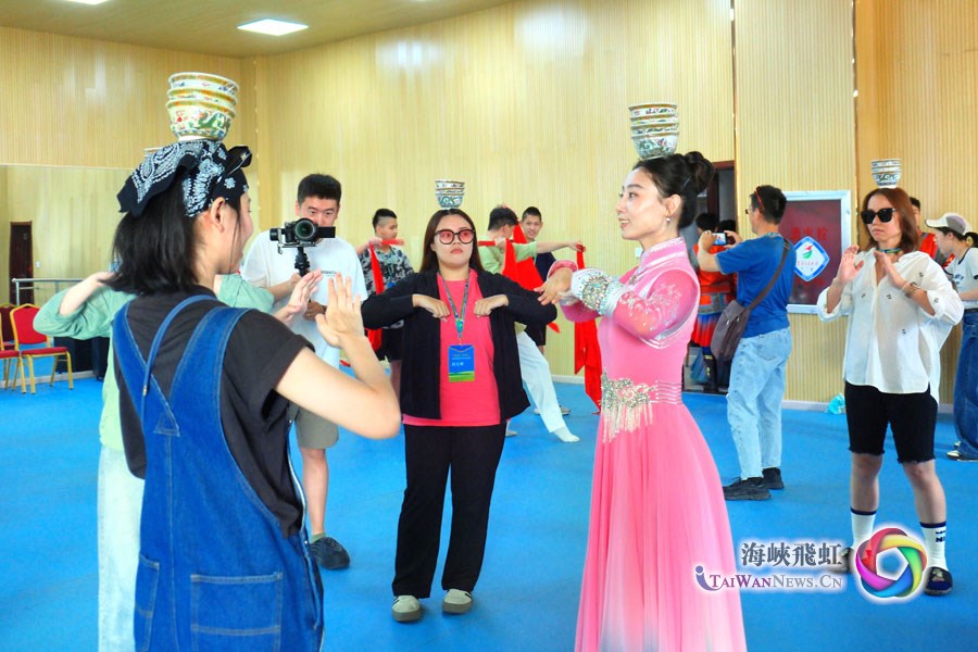 “草原之约 青春交响”两岸青年艺术交流营在内蒙古自治区乌兰察布市开营_fororder_图3