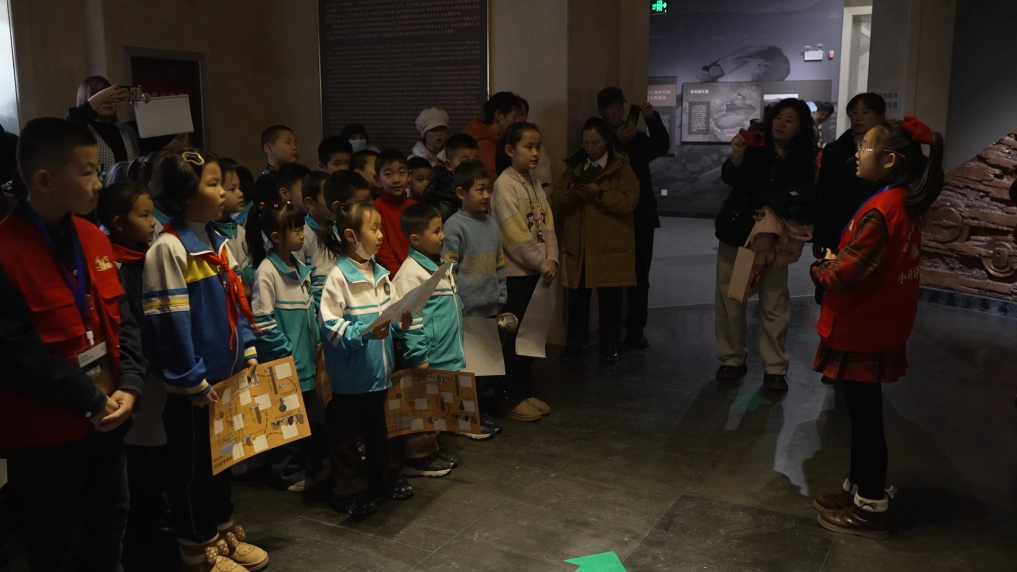 新疆阿勒泰“雪假”首日 听听孩子们感受如何