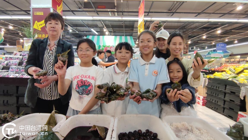 粽香传情 香囊寄意——驻马店市台办举办“喜迎双节 两岸联谊”活动