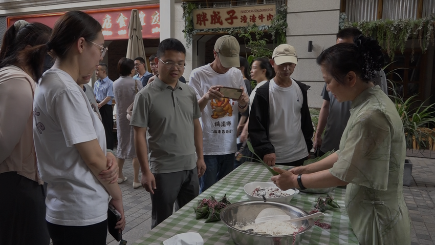 “浓情端午 粽夏之约”两岸青年齐聚江岸