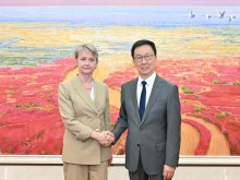 韩正会见英国外交大臣库珀
