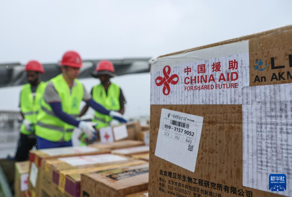 中国向瓦努阿图交付紧急救灾物资