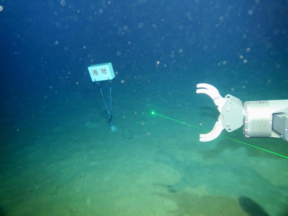 中国自主研制的6000米级深海无人遥控潜水器“海琴”号在南海成功海试