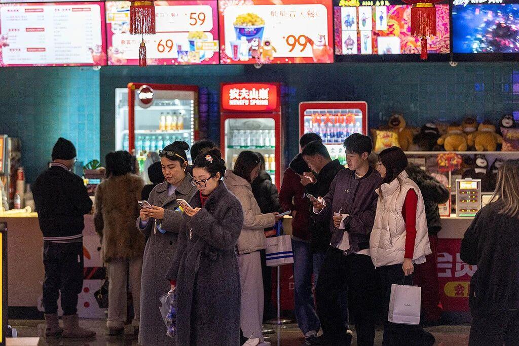 春节档精彩收官！2026年中国电影票房领跑全球电影市场