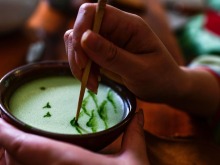 全国四分之一的抹茶产自这里 探访“世界抹茶超级工厂”
