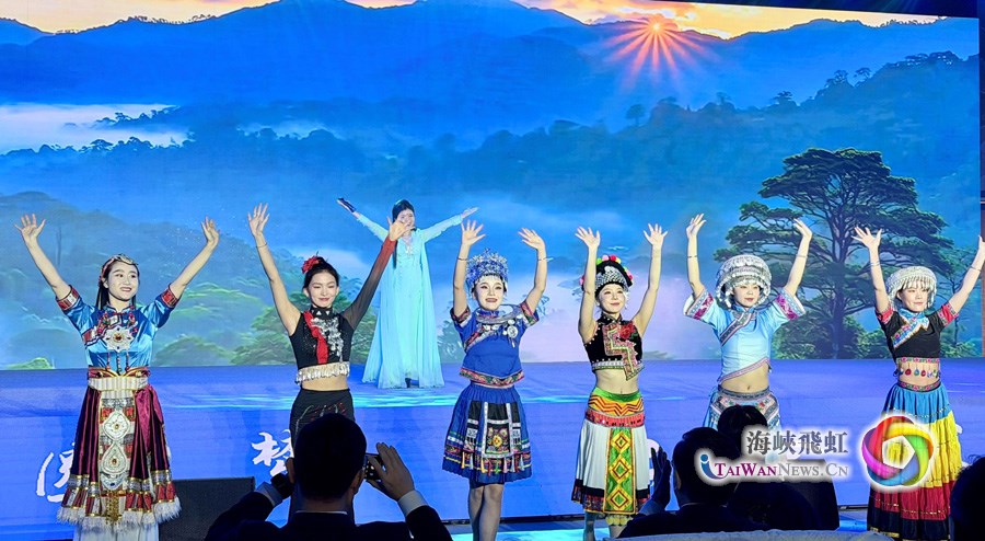 共赴彩云之约 凝聚同胞亲情 ——第4届“彩云之约”海外台胞云南行活动在昆明启幕_fororder_图二12121212