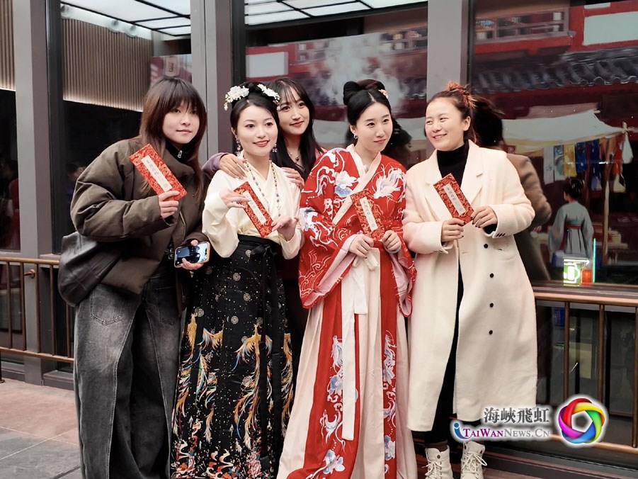 品美食、穿汉服、共联欢——2025“喜福汇”两岸青年交流活动在京举办_fororder_图7