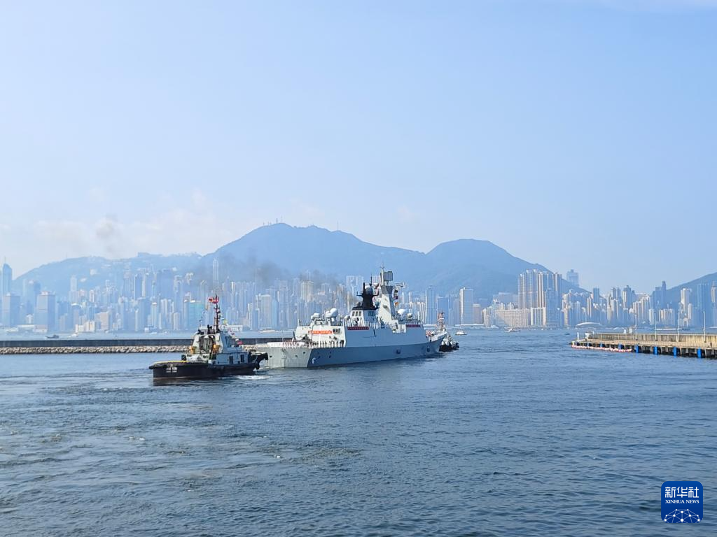 海军山东舰航母编队圆满结束访问离开香港