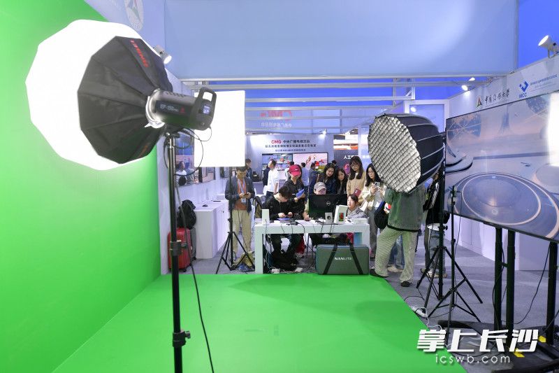 逛2024中国新媒体技术展，体验“文化+科技”的探索之旅