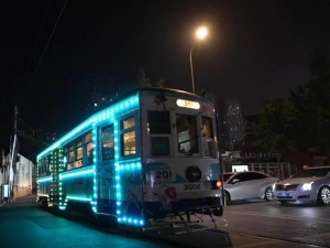 浪漫旋律为城市移动风景线增添两岸情谊