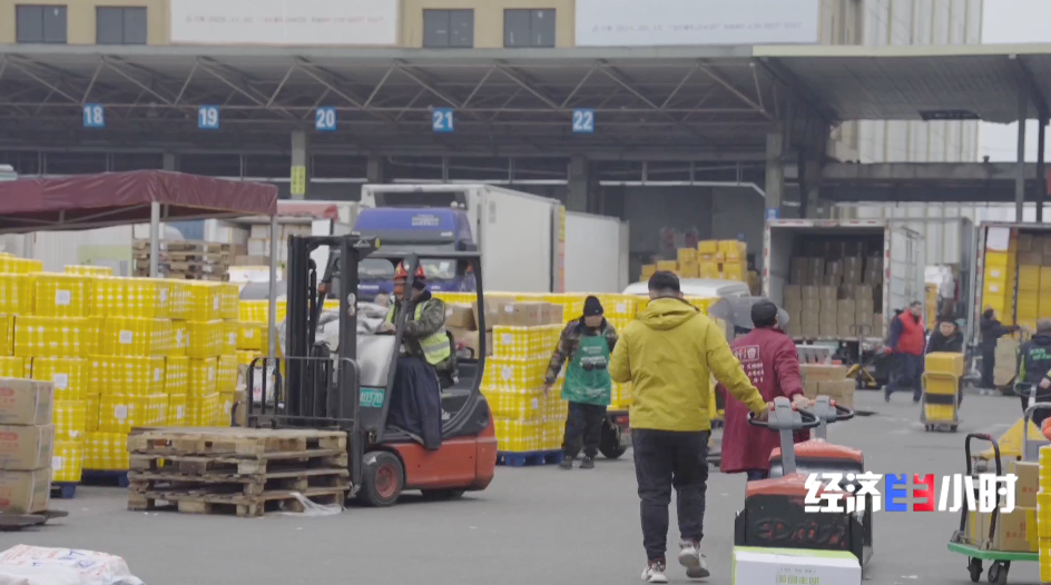 民俗盛宴引流、传统美味出圈，非遗年货撬动“年味经济”