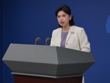 AI短片“雪山救狐狸”火到台湾　国台办：乐见两岸同胞多交流、常往来、共发展_fororder_VCG111633394064