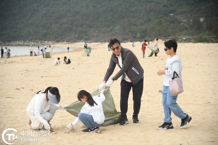 连续十年守护蔚蓝 两岸同胞开展2026年绿美海岸公益净滩活动