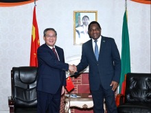 李强同赞比亚总统希奇莱马会谈