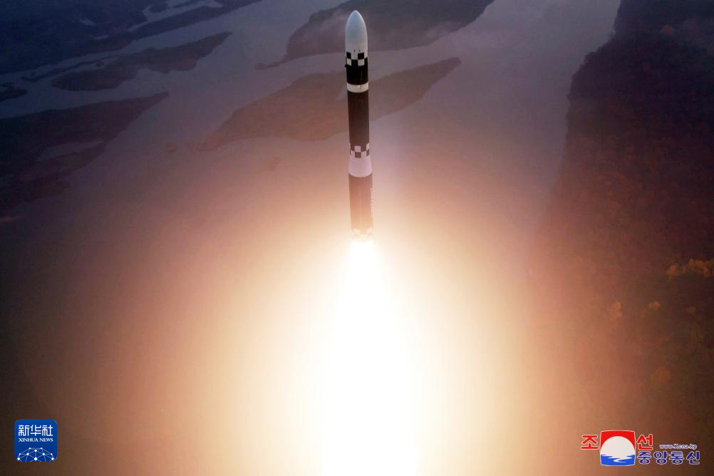 朝中社：朝鲜试射最新型“火星炮－19”型洲际弹道导弹