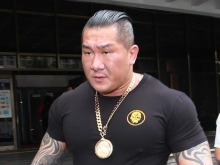 “馆长”晒台胞证获2.3万赞，喊话绿媒：欢迎来监督