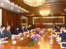 王毅同柬埔寨副首相兼外交大臣布拉索昆会谈