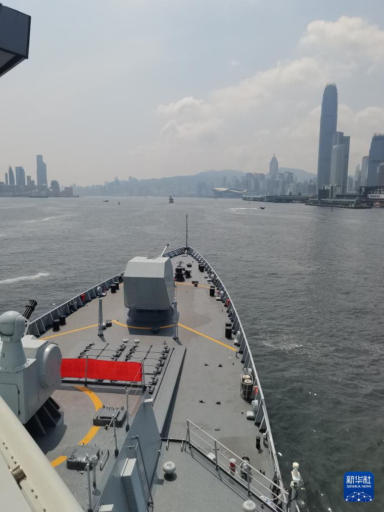 海军山东舰航母编队圆满结束访问离开香港