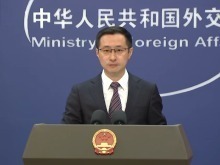 菲公务船侵闯我黄岩岛 外交部：不要挑战中方维护自身合法权益的坚定决心