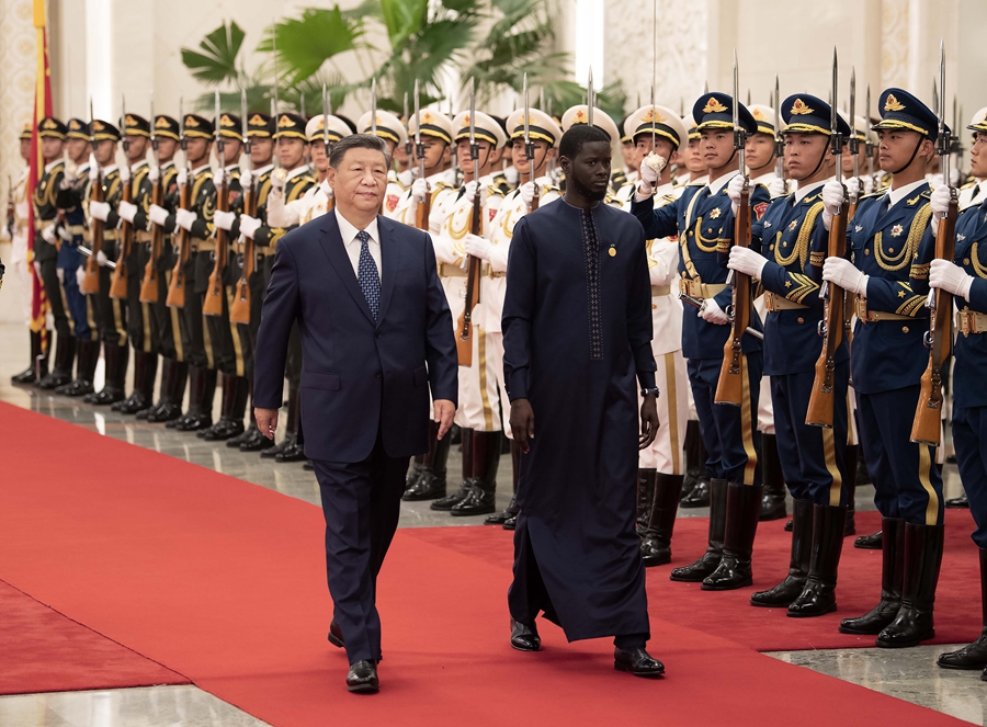 习近平同塞内加尔总统法耶会谈