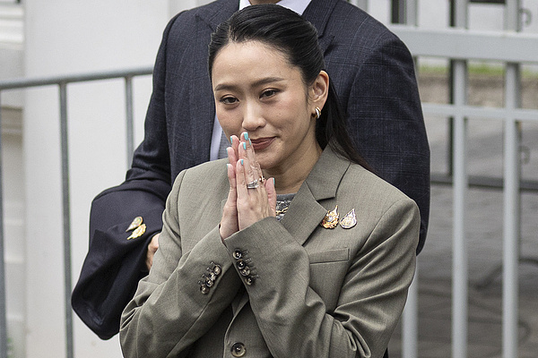 佩通坦辞去为泰党党首职务