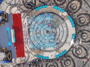 瞰耿马：万人泼水送祝福 共迎傣历1388年_fororder_捕获.JPG