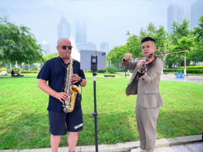 琴萨和鸣：海风中的音乐邂逅