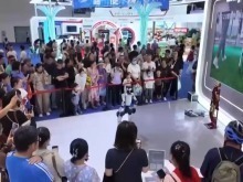消博会首个公众开放日 消费者现场体验“全球好物”