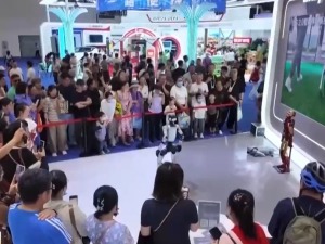 消博会首个公众开放日 消费者现场体验“全球好物”