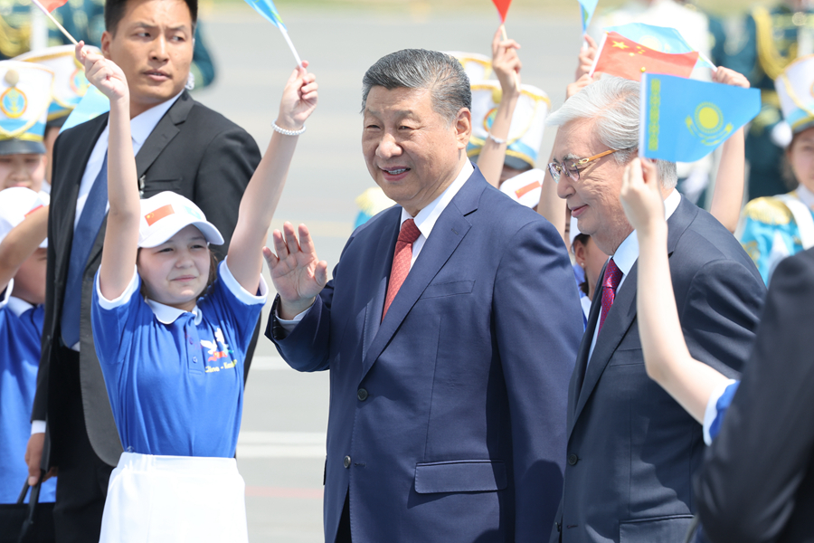 习近平抵达阿斯塔纳出席第二届中国—中亚峰会