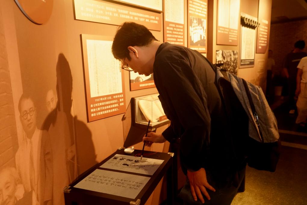纪念抗战胜利80周年专题展在上海举行