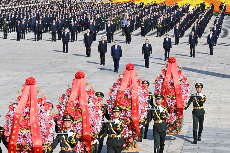 烈士纪念日向人民英雄敬献花篮仪式在京隆重举行 习近平等党和国家领导人出席