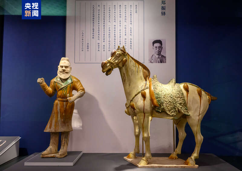 “仁风景从——故宫博物院藏捐献文物展”开展