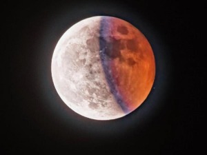 “月食闹元宵”，如何观测和拍摄这轮“红月亮”？