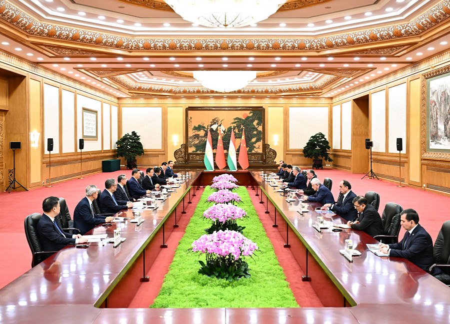 习近平会见塔吉克斯坦总统拉赫蒙
