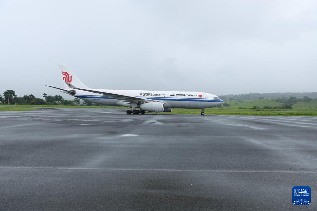 中国向瓦努阿图交付紧急救灾物资