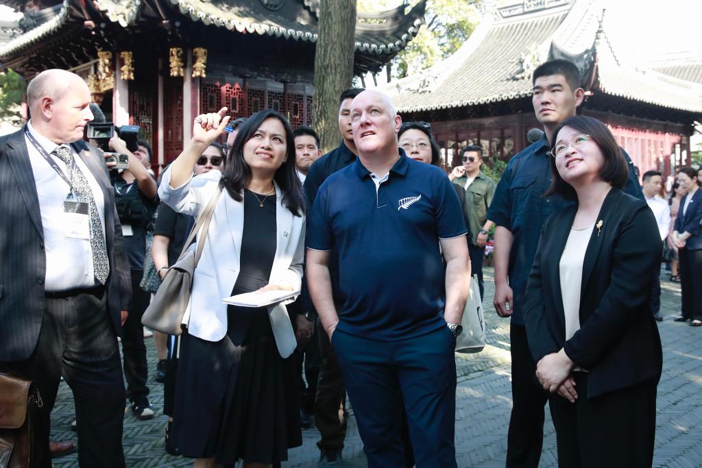 拉克森在沪当起“618”促销员 见证中新航空运输企业携手打造“南向通道”