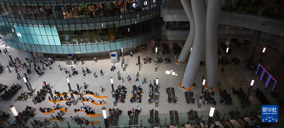 粤港澳媒体见证香港经济社会新活力