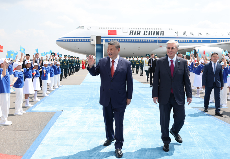习近平抵达阿斯塔纳出席第二届中国—中亚峰会