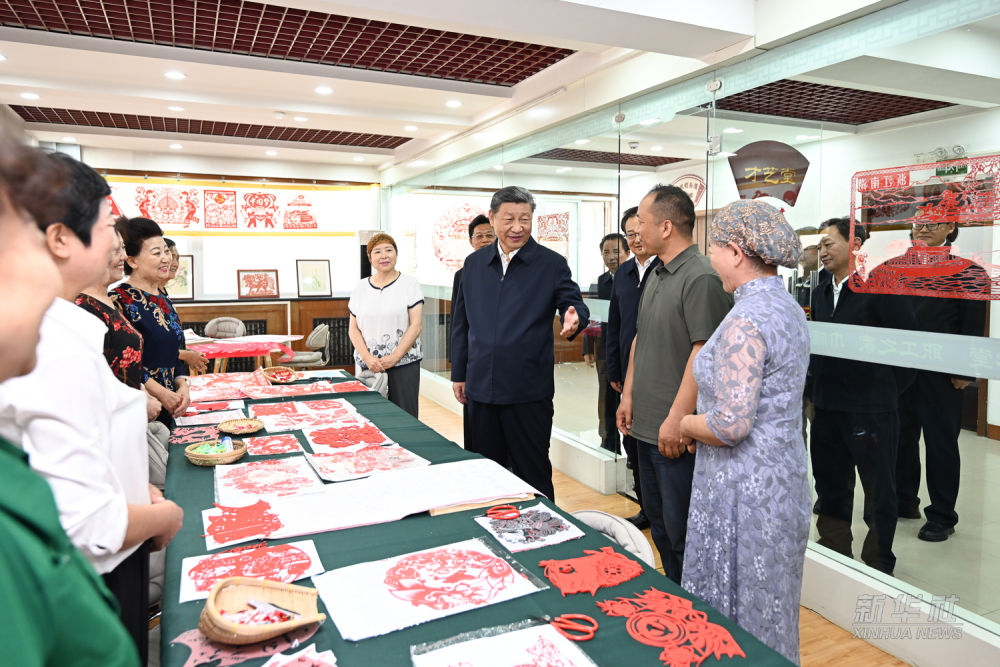 習(xí)近平在寧夏考察調(diào)研